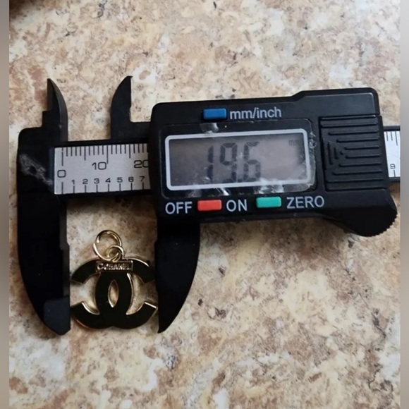 Chanel Zipper Pull Pendant, White Quilted, Gold, 22mm, Stamped - Picture 3 of 11